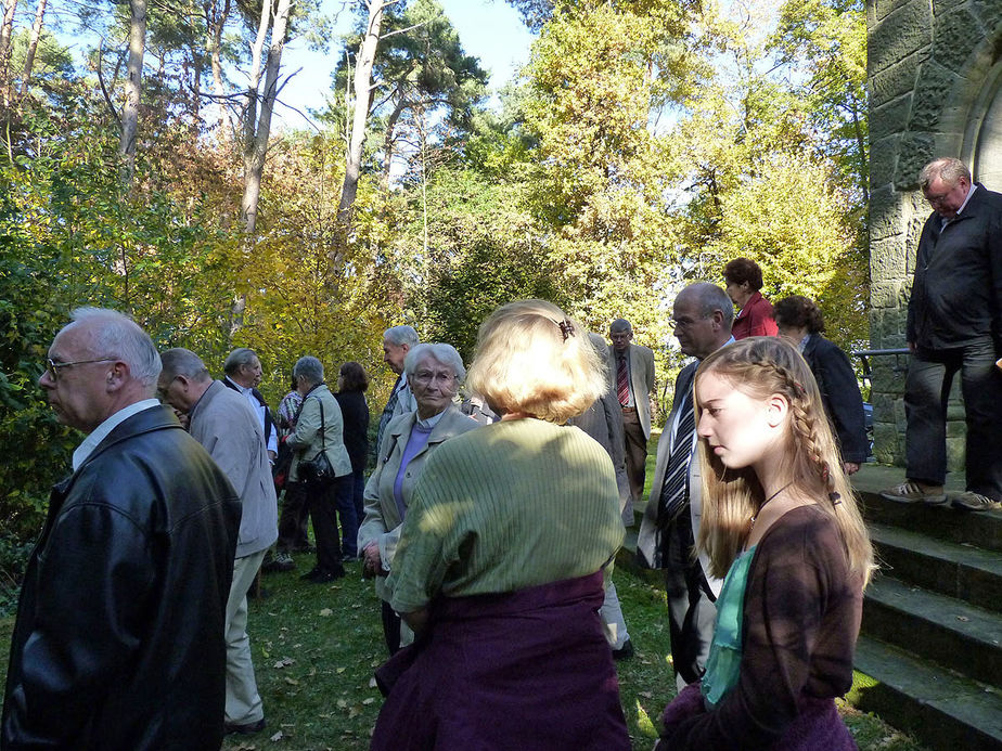 Einweihung der sieben Fußfälle im Oktober 2012 (Foto: Karl-Franz Thiede)